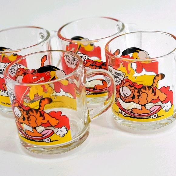 Vintage Garfield glass mug - Picture 3 of 11